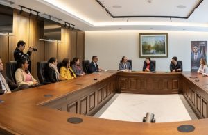 La Academia y Cancillería sellan alianza clave para el desarrollo del país