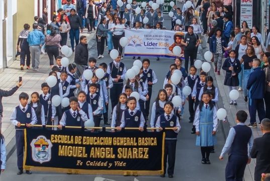 Loja celebra 205 años de independencia con civismo y alegría