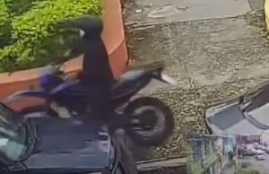 Delincuente hace de las suyas en feriado captado en cámara