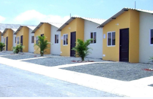 Noboa propone incentivos para vivienda de interés social