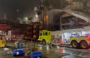 Controlan incendio en Refinería Esmeraldas: suspenden operaciones de forma preventiva