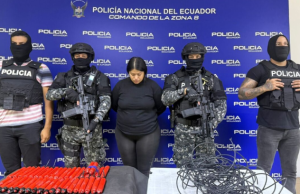Detienen a una mujer con explosivos en un centro comercial del norte de Guayaquil