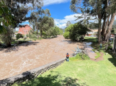 Desbordamiento del río Yanuncay provoca emergencias en Barabón, en Cuenca