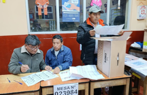 Elecciones generales en Perú: amplían jornada de votación hasta este lunes por fallas en distribución de material