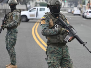 Noboa firma decreto del toque de queda nocturno para nueve provincias